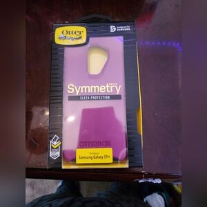 Otter box symmetry
